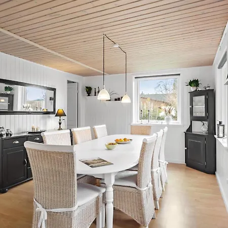 3 Bedroom Awesome In Casa vacanze Gedser